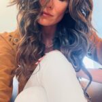 Daniela Ruah Instagram - Happy and tired… Damn you daylight savings (Portugal) 😴 . Feliz e cansada… a chata da hora mudou 😴 . #beforeandafter #hairandmakeup #OsTraidores @sicoficial