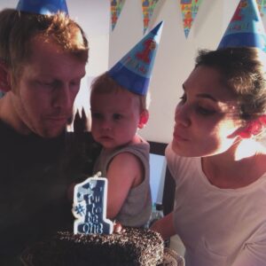 Daniela Ruah Instagram - And in the blink of an eye, we’ve entered double digits… My boy is 10! I remember daddy and I hoping for you and now not only are you here, you’re an incredible kid. Sensitive, whip smart, hilarious, creative, sporty, a phenomenal big brother and son. Happy birthday to our first born! May you lead with love and compassion & may life smile at you always ♥️
.
E num pescar de olhos, entrámos nos duplos dígitos… O meu puto fez 10! Lembro-me tão bem dos tempos em que o pai e eu desejávamos ter-te, e agora não só estás aqui, como és um miúdo incrível. Sensível, espertíssimo, hilariante, criativo, desportivo, e um mano e filho fenomenal. Parabéns ao nosso mais velho! Que lideres sempre com amor e compaixão, e que a vida te sorria sempre ♥️