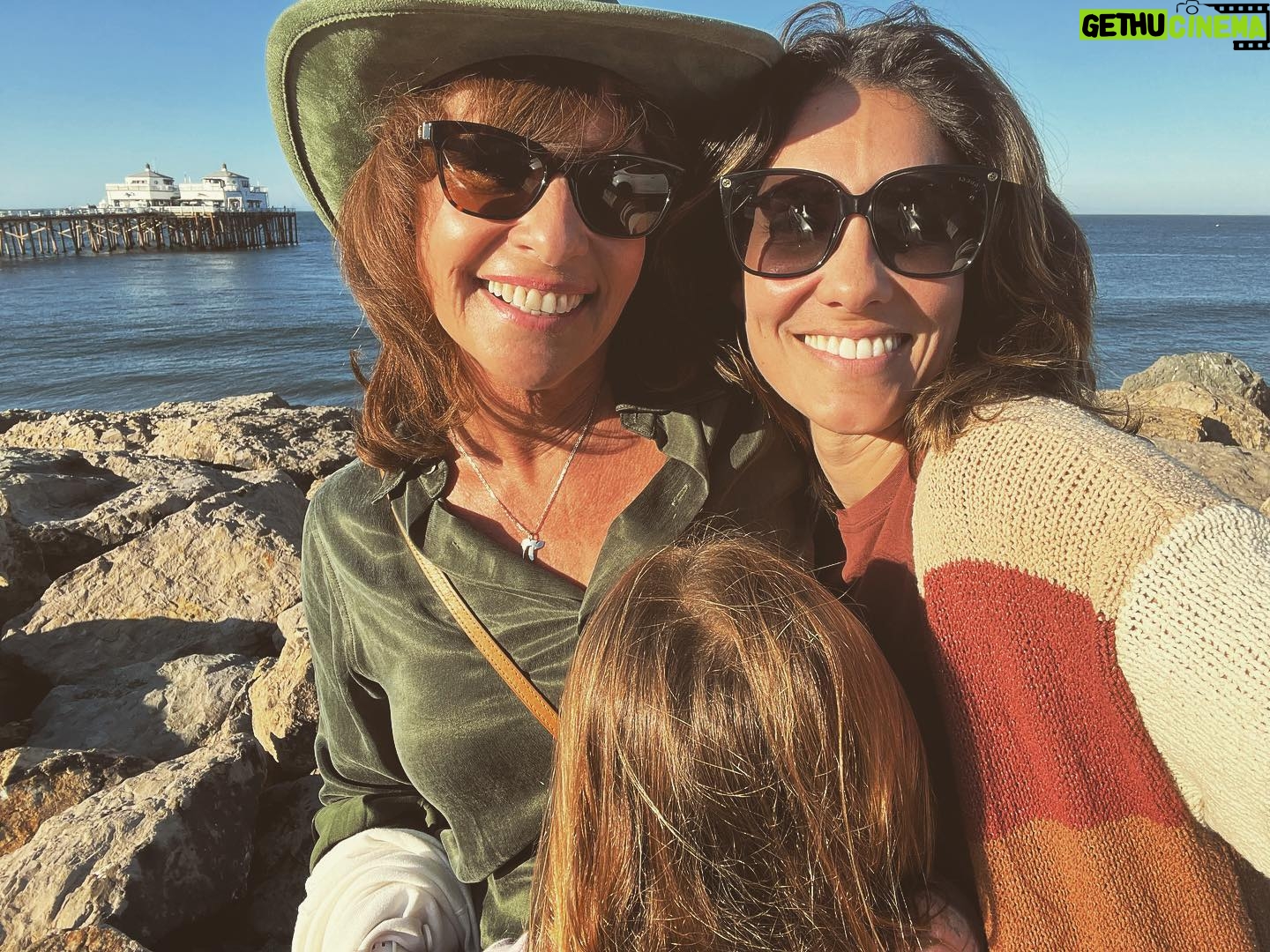 Daniela Ruah Instagram - Yesterday we celebrated the most beautiful woman in the world inside and out! My mamma @catlikor ! ♥️🌸🌺😍 Love you to the mooooon Happy birthday!! . Ontem celebrámos a mulher mais linda do mundo, por dentro e por fora! A minha mamã @catlikor ♥️🌸🌺😍 Adoro-te até à luuuuuuuuuua Parabéeeeeens!!