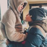 Daniela Ruah Instagram – And in the blink of an eye, we’ve entered double digits… My boy is 10! I remember daddy and I hoping for you and now not only are you here, you’re an incredible kid. Sensitive, whip smart, hilarious, creative, sporty, a phenomenal big brother and son. Happy birthday to our first born! May you lead with love and compassion & may life smile at you always ♥️
.
E num pescar de olhos, entrámos nos duplos dígitos… O meu puto fez 10! Lembro-me tão bem dos tempos em que o pai e eu desejávamos ter-te, e agora não só estás aqui, como és um miúdo incrível. Sensível, espertíssimo, hilariante, criativo, desportivo, e um mano e filho fenomenal. Parabéns ao nosso mais velho! Que lideres sempre com amor e compaixão, e que a vida te sorria sempre ♥️