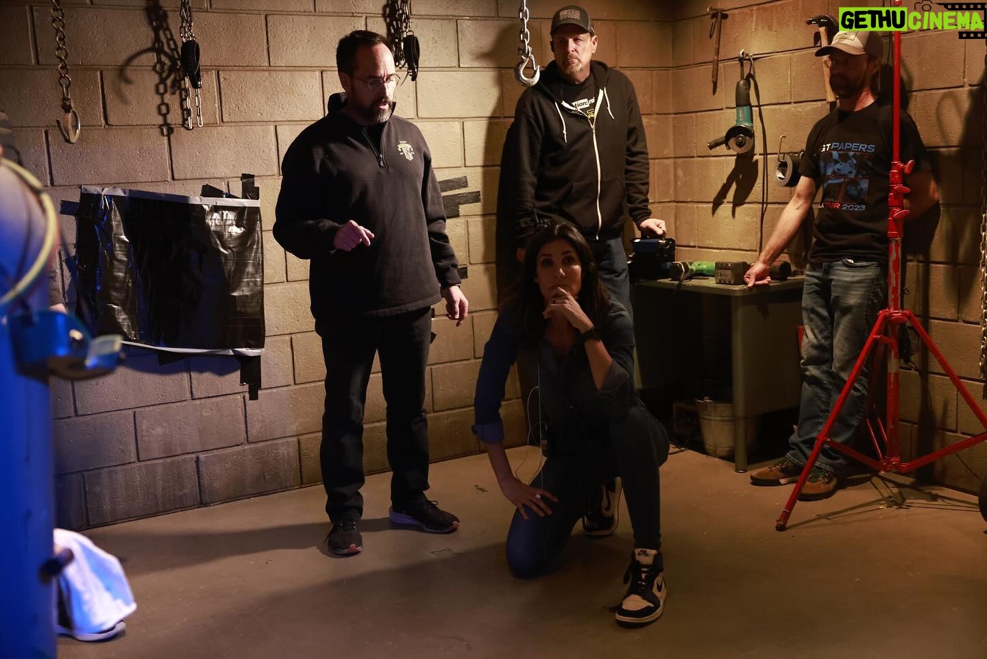 Daniela Ruah Instagram - A few more #BTS ππ«ΆπΌ . Mais umas dos #bastidores ππ«ΆπΌ . @ncisverse #directing #ncis #season21 #lovewhatIdo #happy