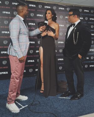 Daniela Ruah Instagram - Que noite linda a celebrar a nossa cultura e música dentro e fora de Portugal! Os @ipma_awards é organizado por um grupo de imigrantes ou filhos de imigrantes portugueses que fazem questão da manter a alma portuguesa e a nossa língua… que orgulho… Obrigada aos incríveis artistas que se juntaram a nós e ao novos amigos que fiz este ano… @ricardofarias118 o meu parceiro de palco,  és O MAIOR!
🇵🇹🇺🇸🇵🇹🇺🇸🇵🇹🇺🇸🇵🇹🇺🇸🇵🇹🇺🇸🇵🇹🇺🇸🇵🇹🇺🇸🇵🇹🇺🇸🇵🇹🇺🇸
What a beautiful evening celebrating our musical culture inside and out of Portugal! The #IPMA organization is made up of portuguese immigrants, or their kids, who make a point of maintaining their portuguese soul and our language… so proud… Thank you to the incredible artists who joined us this year and the the new friends I’ve made… @ricardofarias118 my co-host, YOU ROCK!
.
The LOOK

👗 @nunobaltazarnb 
💇🏻‍♀️@kelc__88
💄 @mrs.karinajaneiro