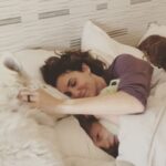 Daniela Ruah Instagram - Mothering… #MothersDay . A ser mamã… #DiadaMãe . #mama #mãe #River #Sierra #kids #pups #grandma #vovó #Sunday #Domingo #diadamãe (EUA) #puppymom #Roxy #Ice
