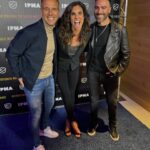 Daniela Ruah Instagram - Que noite linda a celebrar a nossa cultura e música dentro e fora de Portugal! Os @ipma_awards é organizado por um grupo de imigrantes ou filhos de imigrantes portugueses que fazem questão da manter a alma portuguesa e a nossa língua… que orgulho… Obrigada aos incríveis artistas que se juntaram a nós e ao novos amigos que fiz este ano… @ricardofarias118 o meu parceiro de palco, és O MAIOR! 🇵🇹🇺🇸🇵🇹🇺🇸🇵🇹🇺🇸🇵🇹🇺🇸🇵🇹🇺🇸🇵🇹🇺🇸🇵🇹🇺🇸🇵🇹🇺🇸🇵🇹🇺🇸 What a beautiful evening celebrating our musical culture inside and out of Portugal! The #IPMA organization is made up of portuguese immigrants, or their kids, who make a point of maintaining their portuguese soul and our language… so proud… Thank you to the incredible artists who joined us this year and the the new friends I’ve made… @ricardofarias118 my co-host, YOU ROCK! . The LOOK 👗 @nunobaltazarnb 💇🏻‍♀️@kelc__88 💄 @mrs.karinajaneiro