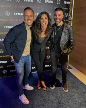 Daniela Ruah Instagram - Que noite linda a celebrar a nossa cultura e música dentro e fora de Portugal! Os @ipma_awards é organizado por um grupo de imigrantes ou filhos de imigrantes portugueses que fazem questão da manter a alma portuguesa e a nossa língua… que orgulho… Obrigada aos incríveis artistas que se juntaram a nós e ao novos amigos que fiz este ano… @ricardofarias118 o meu parceiro de palco,  és O MAIOR!
🇵🇹🇺🇸🇵🇹🇺🇸🇵🇹🇺🇸🇵🇹🇺🇸🇵🇹🇺🇸🇵🇹🇺🇸🇵🇹🇺🇸🇵🇹🇺🇸🇵🇹🇺🇸
What a beautiful evening celebrating our musical culture inside and out of Portugal! The #IPMA organization is made up of portuguese immigrants, or their kids, who make a point of maintaining their portuguese soul and our language… so proud… Thank you to the incredible artists who joined us this year and the the new friends I’ve made… @ricardofarias118 my co-host, YOU ROCK!
.
The LOOK

👗 @nunobaltazarnb 
💇🏻‍♀️@kelc__88
💄 @mrs.karinajaneiro