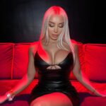 Daniella Chávez Instagram – Adivina mi color favorito?✨ @NovaMEN by @FashionNova dress🖤