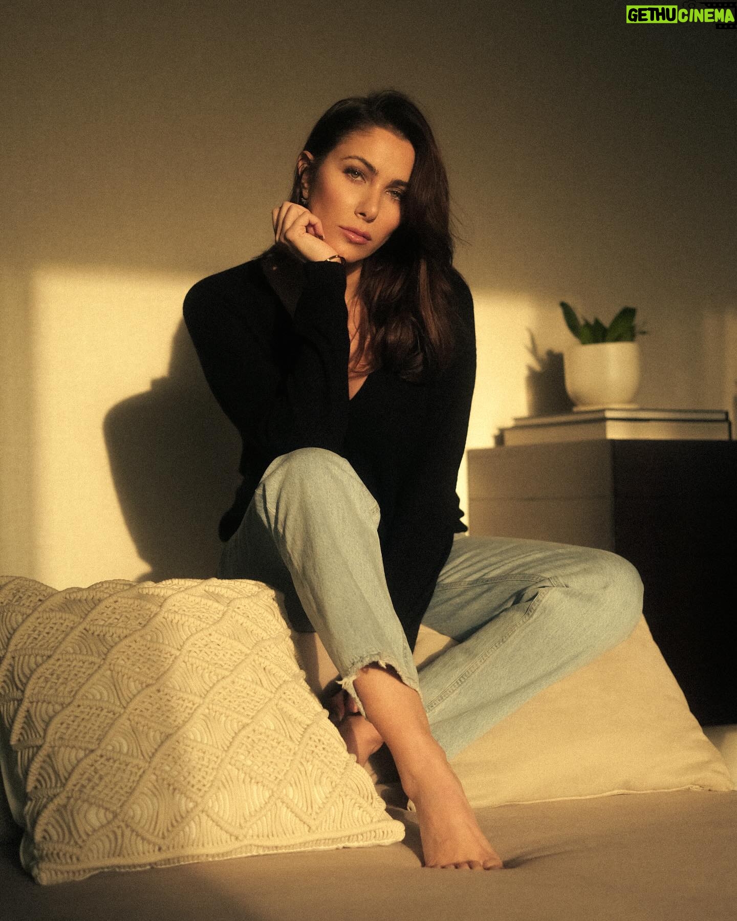 Daniella Rahme Instagram - Saying goodbye to cozy days☺️ Summer is coming☀️ #DaniellaRahme #دانييلا_رحمة