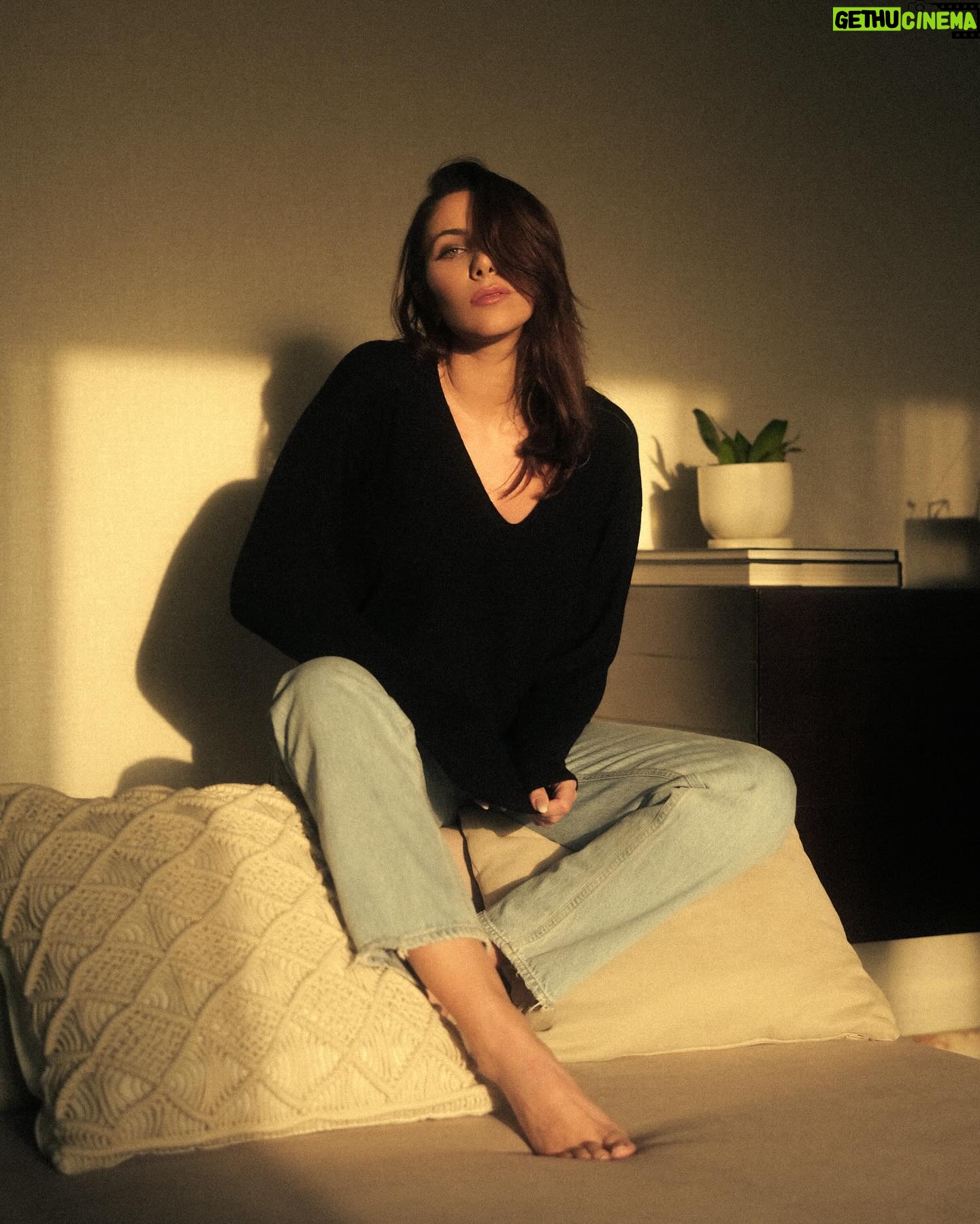 Daniella Rahme Instagram - Saying goodbye to cozy days☺️ Summer is coming☀️ #DaniellaRahme #دانييلا_رحمة