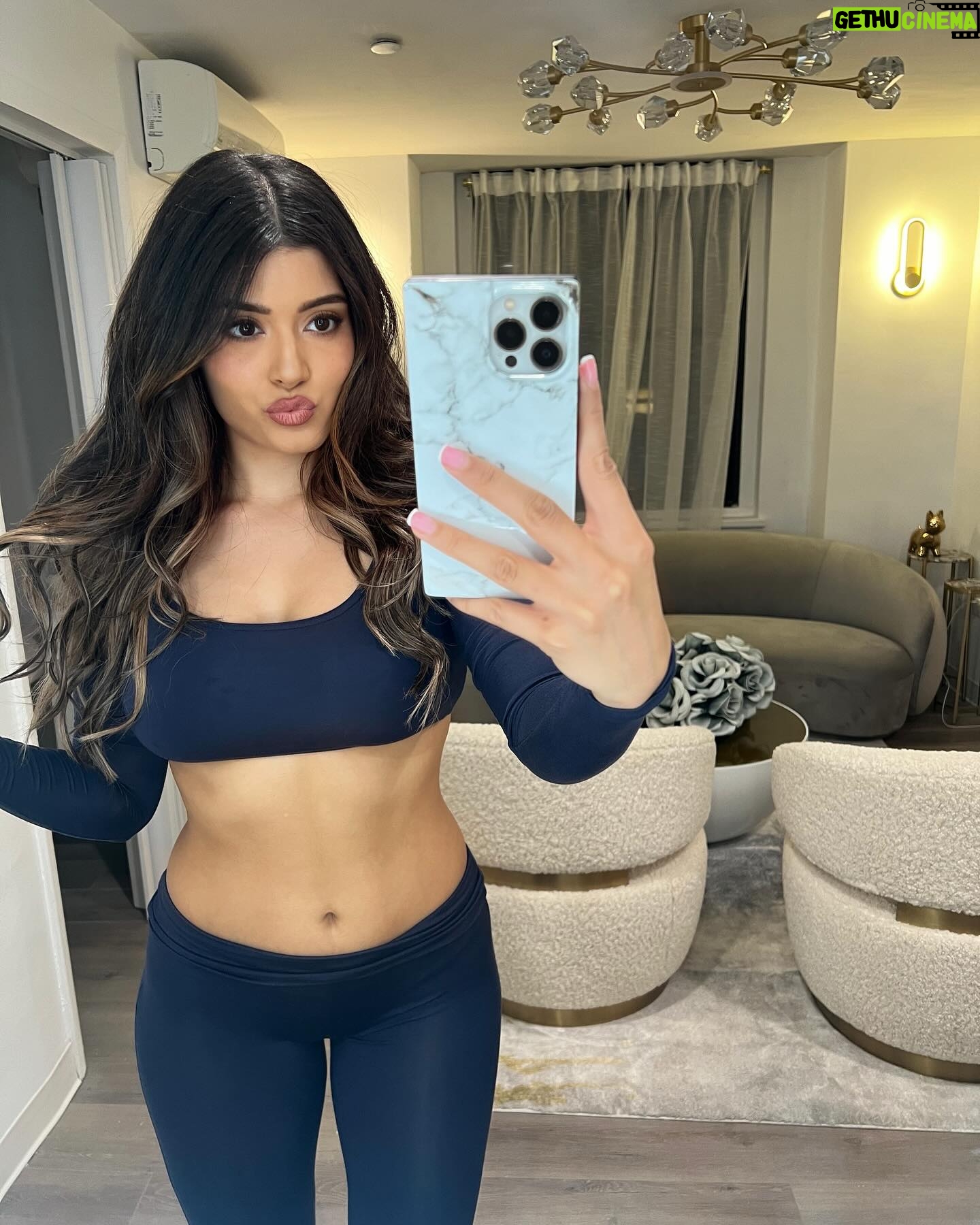 Daniella Salvi Instagram - After hours at my happy place @nycbodymedspa 🤍 I honestly feel more confident than ever after starting our advanced non-surgical treatments. So grateful ✨🙏🏽