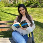 Daniella Salvi Instagram - You, me, a beautiful day and a good book 🤍 @revolve