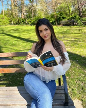 Daniella Salvi Instagram - You, me, a beautiful day and a good book 🤍 @revolve