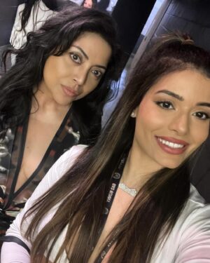 Daniella Salvi Instagram - A night to remember with my mama ❤️🔥🐰 @revolve