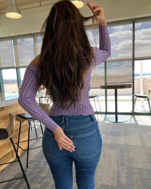 Daniella Salvi Instagram - Real good girl 💜 @revolve