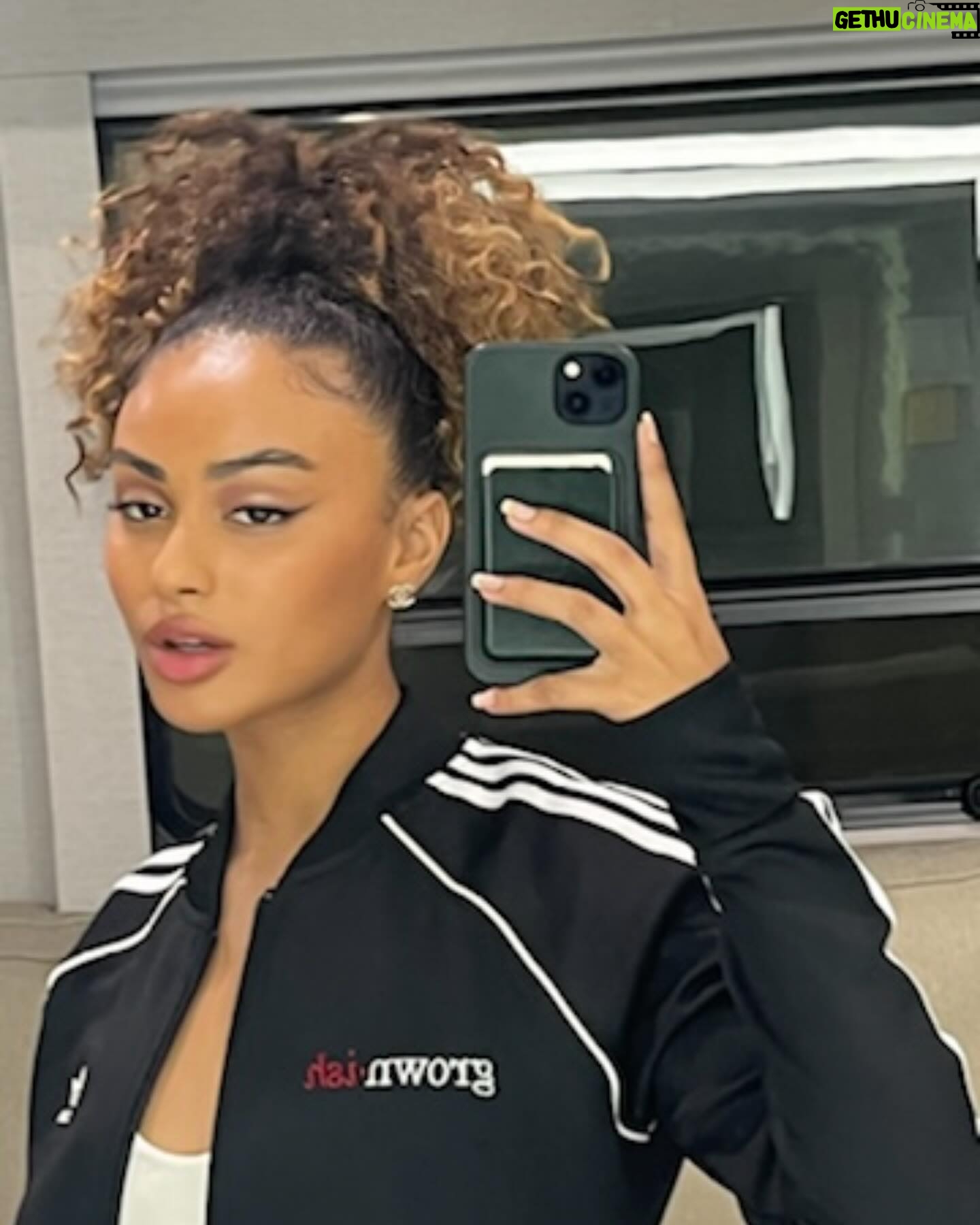 Daniella Taylor Instagram - So thankful to be apart of something like this! Hope everyone enjoyed the series finale š„¹ @grownish thank you thank you for everything and the BIGGEST thank you to everyone who watched šš lots of love