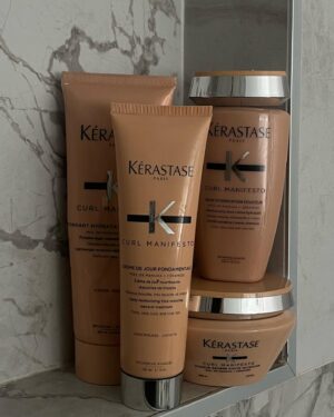 Daniella Taylor Instagram - a curly gurly 💌 obsessed with my curls thanks to the @kerastase_official Curl Manifesto collection 🎀  #KerastasePartner