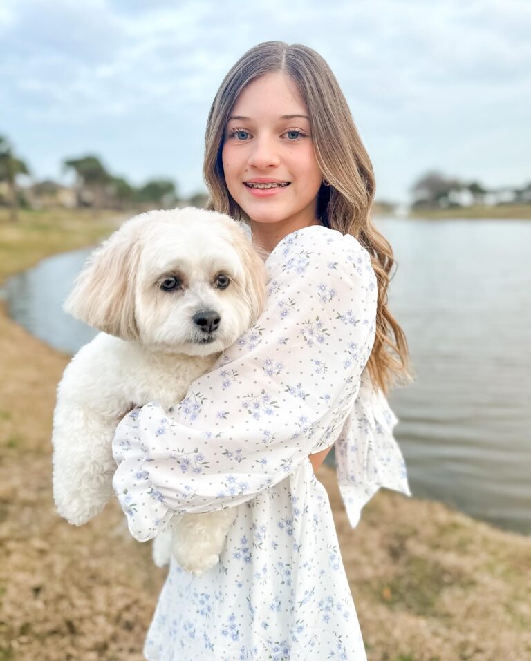 Danielle Busby Instagram - My little beauty! 💙Love her so much 💙 Not too many of BB’s friend group wanted to go to the dance last night (bc you know…too cool for school at this age 🤣😘), and I actually wasn’t sure if BB was still going to go…but! She went anyways. I sure am proud of her for still going! These memories are forever! And yes! Gus had to come with me to drop B off bc the minute I got back from Michigan, he won’t leave my side 🥰 #7thgrade #itsabuzzworld