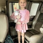 Danielle Busby Instagram - “P💕NK!!!! It goes with everything “ #avalane
