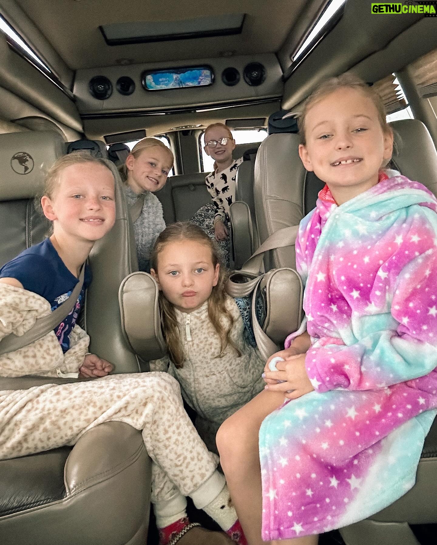 Danielle Busby Instagram - Good luck to my girlies on their first STAAR test! PJ day for sure 🥰 #itsabuzzworld