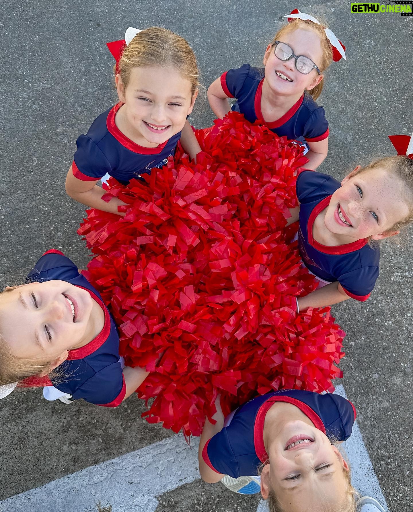 Danielle Busby Instagram - Game Day for my little Junior Cheerleaders 💙❤️Can’t wait to see them dance on the @houstontexans field !