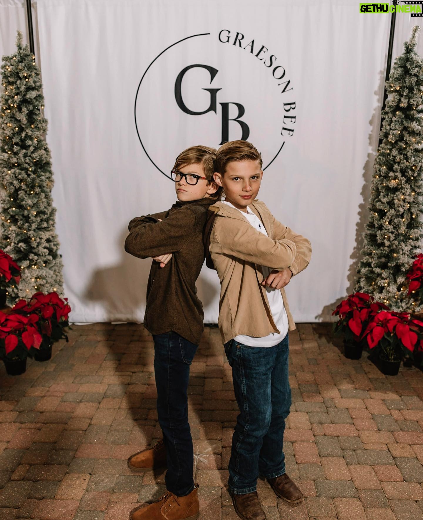 Danielle Busby Instagram - Who is READY for the 🪩Busbys 3rd Annual @graesonbee Holiday Soiree & FASHION SHOW 🪩benefiting the NICU!! 💚 (ticket link in bio) Nov 9th 💚 These pics are flashback from 2022 show and it was absolutely a blast! 🤩 We will have #uncleDale #andVon @dalenotdalepodcast 🎤MC the show again this year! Food, Drinks, DJ & dancing, GIVEAWAYS! And of course our release of the HOLIDAY COLLECTION! *Limited seating so get your tickets now friends!! #itsabuzzworld #graesonbee #graesonbeeboutique