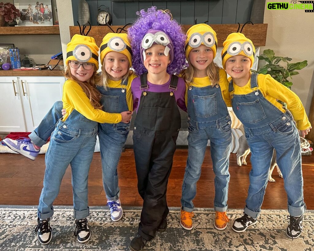 Danielle Busby Instagram - Happy Halloween 👻 This was our first Halloween that was diff for us! No really traditional Busby matching theme😢 Blayke wanted to be off with her friends and match them, and the quints dressed up with their besties in all minions (it was pretty hilarious watching them run house to house trick or treating). Then @adambuzz surprised the girls with his blow up Minion (which I couldn’t take him serious all night 🤪) ..and then there was… me..😏..#thatmom that was lame and left out and all alone to just be ‘that quint mom’ LOL! All in all, we had a blast last night and I treasure these little moments of joy and laughter !! #itsabuzzworld #halloween #outdaughtered