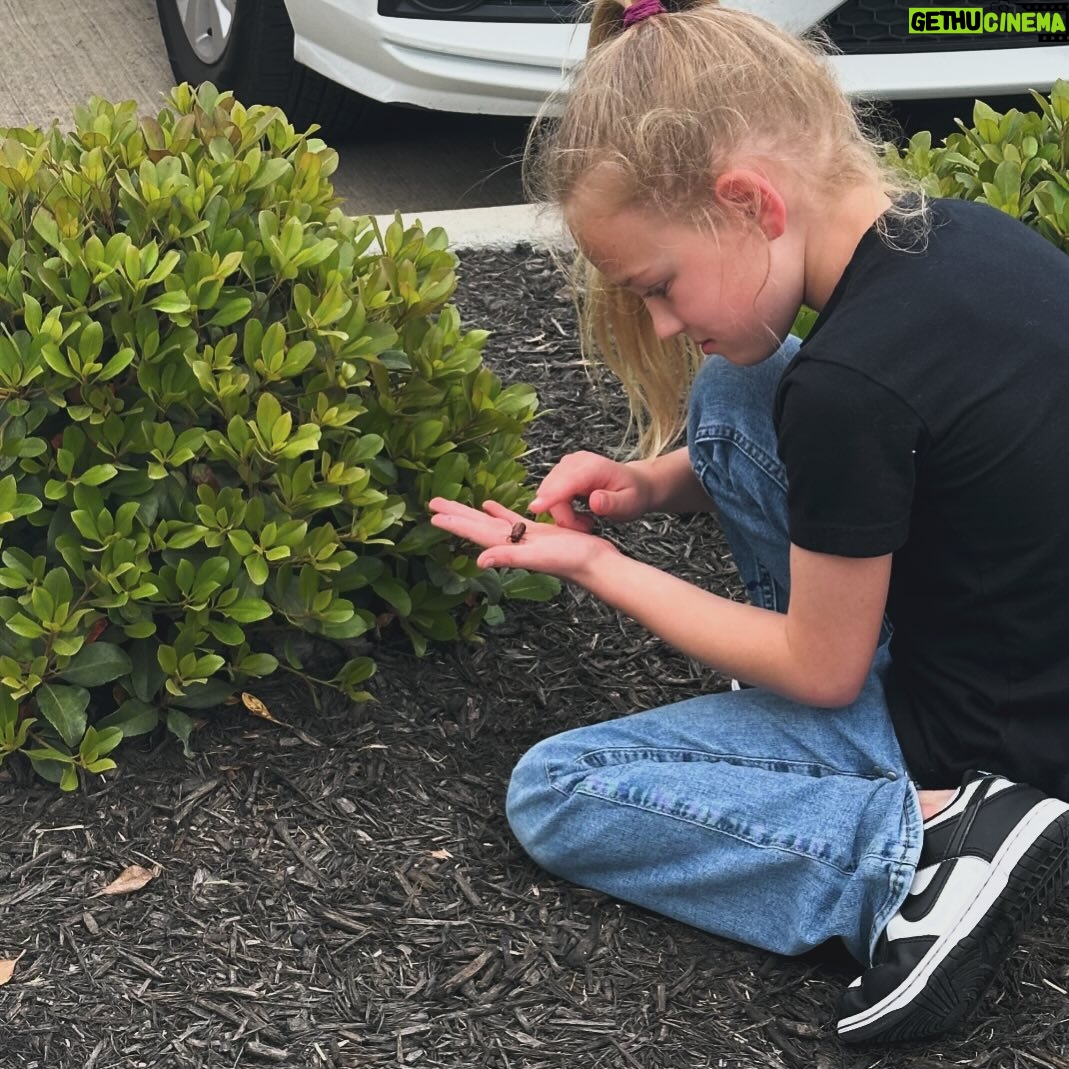 Danielle Busby Instagram - Our little bug lover Riley Paige, she can spot them anywhere!! #itsabuzzworld #outdaughtered