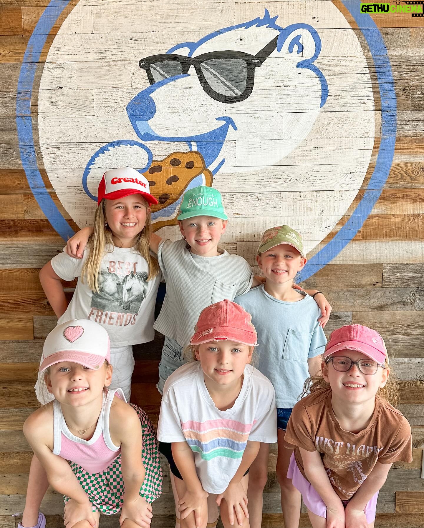 Danielle Busby Instagram - Weekend with Mama 💟 Love my girlies ! #itsabuzzworld #outdaughtered
