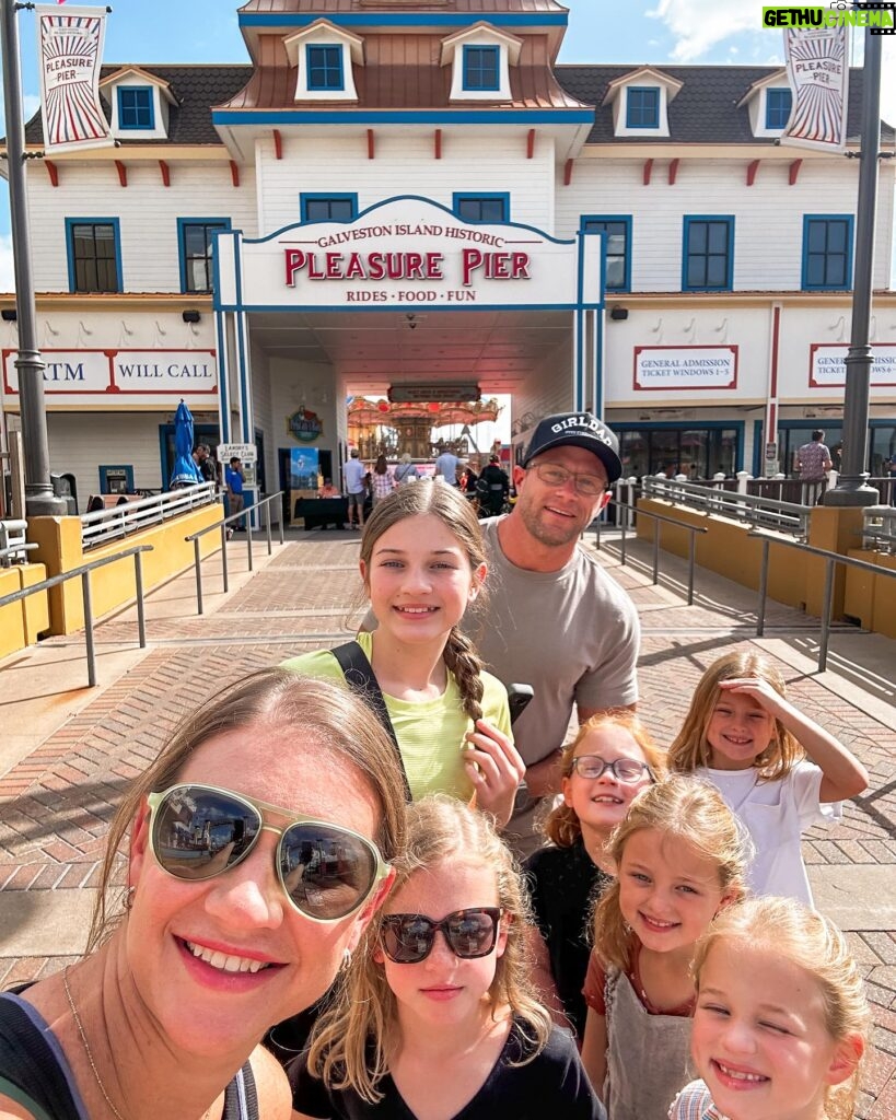 Danielle Busby Instagram - It’s been a perfect Sunday after church hanging out at The Pleasure Pier in Galveston for Texas Children Ronald McDonald House Family Event @rmhgalveston ❤️ The Busby family loves this non-profit organization! #itsabuzzworld #rmhgalveston
