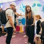 Danielle Busby Instagram - The girls were a little star struck yesterday at @vidsummit while getting to hang out for a bit with @aforadley and the whole McBride Fam. We love this amazing family and the whole gang at @thespacestation . @shonduras @jennymcbride @adleymcbride #vidsummit #aforadley #itsabuzzworld #outdaughtered