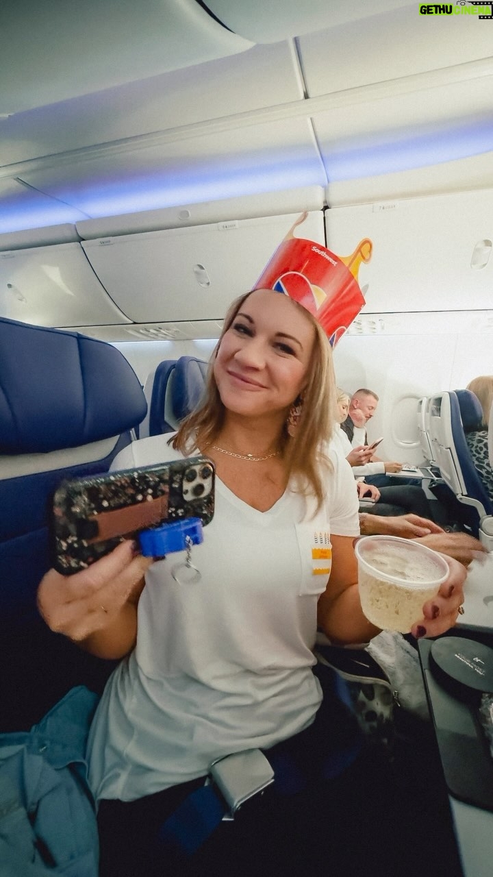 Danielle Busby Instagram - @dbusby got a warm welcome from @southwestair for her birthday trip today! #birthdaygirl #outdaughtered #itsabuzzworld