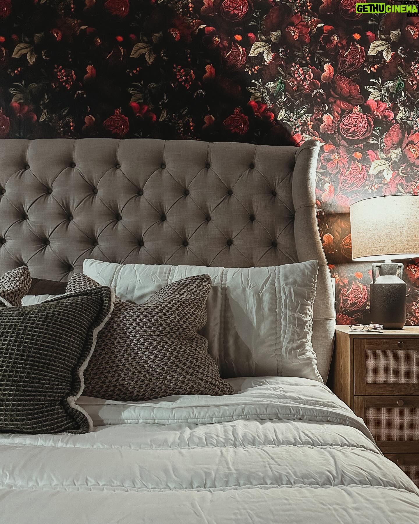 Danielle Busby Instagram - ๐Itโs SLOWLY ๐ coming along! I wanted a Modern Moody Bedroom & shout out to @thedignifiedhome for creating it for me! Wallpaper is exactly the vibe I wanted! Love it so much, & of course is floral #myobssesion I canโt wait to share the finished room soon! #bedroommakeover #itsabuzzworld