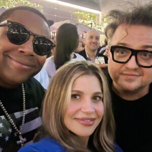 Danielle Fishel Instagram - Had the literal time of my life watching my bb check a massive box off her bucket list. Met some absolute legends and cried tears of joy. NY, you are magical!