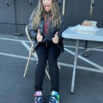 Danielle Fishel Instagram - Back at work means wearing my most favorite kicks and eating donuts. ❤️ 📸: kingdomk8 👟: @melodyehsani