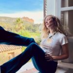 Danielle Savre Instagram - Balancing my bum on the windowsill just to get the shot 🍑🪟// 📸/mua: @danielepiersonsbeauty
