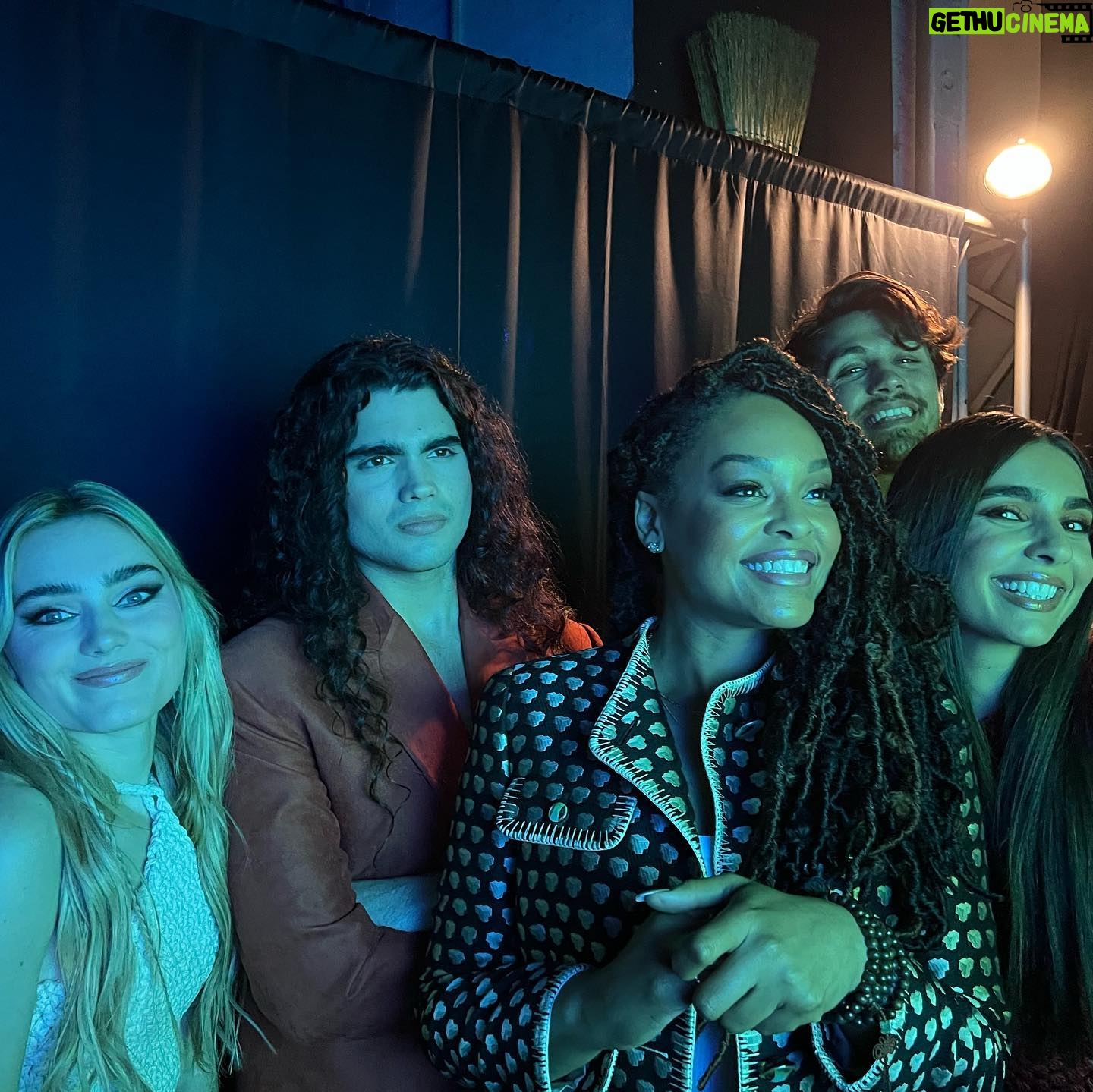 Danneel Ackles - 93K Likes - What can I say… this past week was a real high. What a blessing it is to be able to work with people you love and to celebrate the accomplishments of friends old and new. @megdonnelly @drakerodger @jojoflei_ #nidakhurshid @demetria4real @misskajlich …y’all make work fun! @jensenackles @rthompson1138 @renee_reiff words can’t explain how amazing it has been to go down this road with you. Can’t wait to do it all again this fall✌️♥️ ✌️
Congratulations
@thecwwalkerindependence @cwgothamknights
@thecwwinchesters
#thewinchesters #spnfamily
Styling: @mwh512
Hair/Makeup: @thenicoleblais