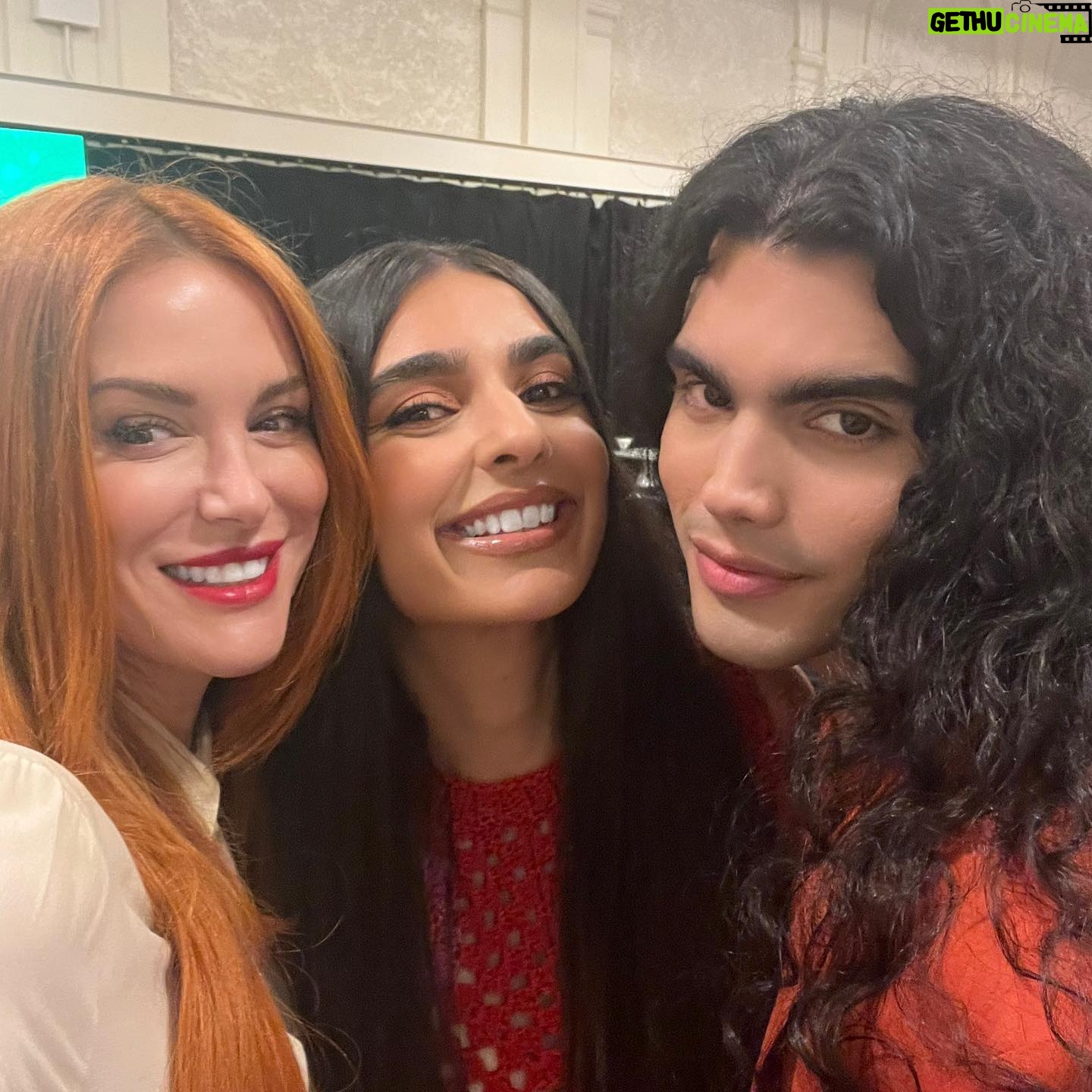 Danneel Ackles - 93K Likes - What can I say… this past week was a real high. What a blessing it is to be able to work with people you love and to celebrate the accomplishments of friends old and new. @megdonnelly @drakerodger @jojoflei_ #nidakhurshid @demetria4real @misskajlich …y’all make work fun! @jensenackles @rthompson1138 @renee_reiff words can’t explain how amazing it has been to go down this road with you. Can’t wait to do it all again this fall✌️♥️ ✌️
Congratulations
@thecwwalkerindependence @cwgothamknights
@thecwwinchesters
#thewinchesters #spnfamily
Styling: @mwh512
Hair/Makeup: @thenicoleblais