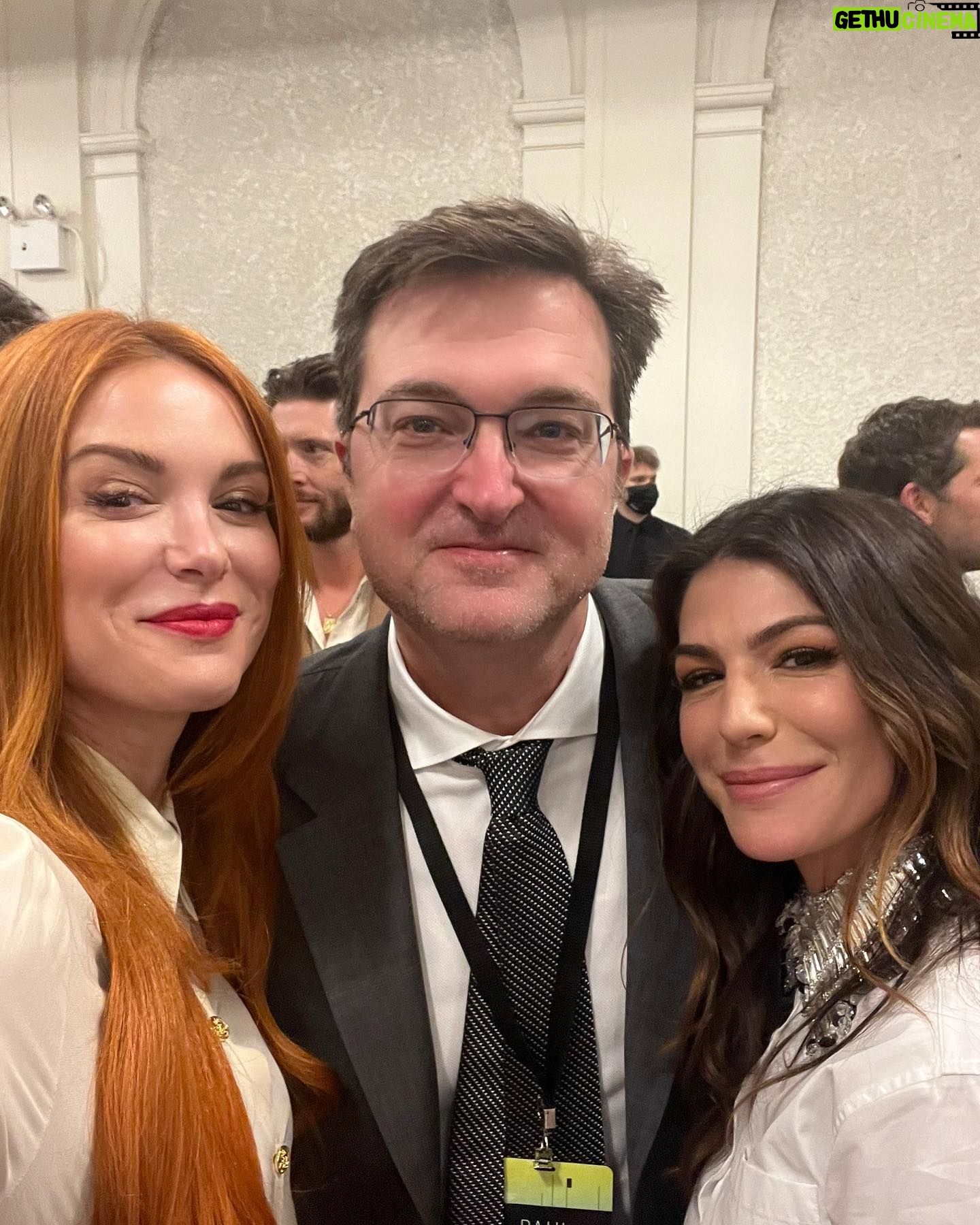 Danneel Ackles - 93K Likes - What can I say… this past week was a real high. What a blessing it is to be able to work with people you love and to celebrate the accomplishments of friends old and new. @megdonnelly @drakerodger @jojoflei_ #nidakhurshid @demetria4real @misskajlich …y’all make work fun! @jensenackles @rthompson1138 @renee_reiff words can’t explain how amazing it has been to go down this road with you. Can’t wait to do it all again this fall✌️♥️ ✌️
Congratulations
@thecwwalkerindependence @cwgothamknights
@thecwwinchesters
#thewinchesters #spnfamily
Styling: @mwh512
Hair/Makeup: @thenicoleblais
