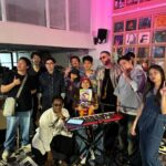 Danupha Khanatheerakul Instagram - DA NOOB PHA THE RECITAL Senior project ครั้งแรกและครั้งเดียวและเป็นครั้งสุดท้ายด้วย (มันคือทีสิสนั่นเองครับ) ขอบคุณเพื่อนๆพี่ๆน้องๆทุกๆครั้งอีก งานไรไม่รู้มีนักดนตรี 12 คน แถมมี Staff อีก 13 คน 5555555 ไม่มีขายบัตร แต่มีสปอนเซอร์ ขอบคุณ Monitors และ PA จาก Namthip Associates และ @meyersoundlabs บรรยากาศดีเมื่อมีไฟ ขอบคุณ pundow แถมเครื่องดื่มก็ฟรีอีก ขอบคุณ @marwa.sparkling มากนะครับ มาว่ะจริง แอ๊ดกันหมด มีแต่ความอบอุ่นทั้งงาน ตัวก็อุ่น ขอบคุณ sponsor รายใหญ่ @officialyupp ❣️ โปสเตอร์จากคุณ @xupacee ✨ Charity bow by @lilynycha Jam session คือหนึ่งในความประทับใจที่สุดเลย ไม่รู้ว่าพูดคำว่ามีความสุขสัส ไปกี่สิบล้านรอบ แต่ก็อย่างที่บอกคับ นี่มันแค่จุดเริ่มต้น ฝากน้องมินนี่ในฐานะมือคีย์บอร์ดไว้ด้วยนะคับจะเก่งขึ้นให้ได้คับ!
