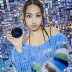 Danupha Khanatheerakul Instagram - แวะมาอัพเวล ส่งท้ายปีในนามสาว FIT ME สายลับตลับแป้ง ในงาน 'MAYBELLINE NEW YORK BOLD'LING NY PARTY X TATTOO LINER PLAY  ' ลุคกรีดตาสวยขี้เล่นและผิวสวยเป๊ะคุมมันไม่มีโป๊ะ รับ 2024 ไปเลยย #แป้งอัพเวล #Fitผิวเป๊ะคุมมันไม่มีโป๊ะ #MNYxTattooPlayEvent #TattooPlayไลเนอร์ขี้เล่น #MaybellineThailand @Maybellinemood 💙🩵💙🩵💙🩵