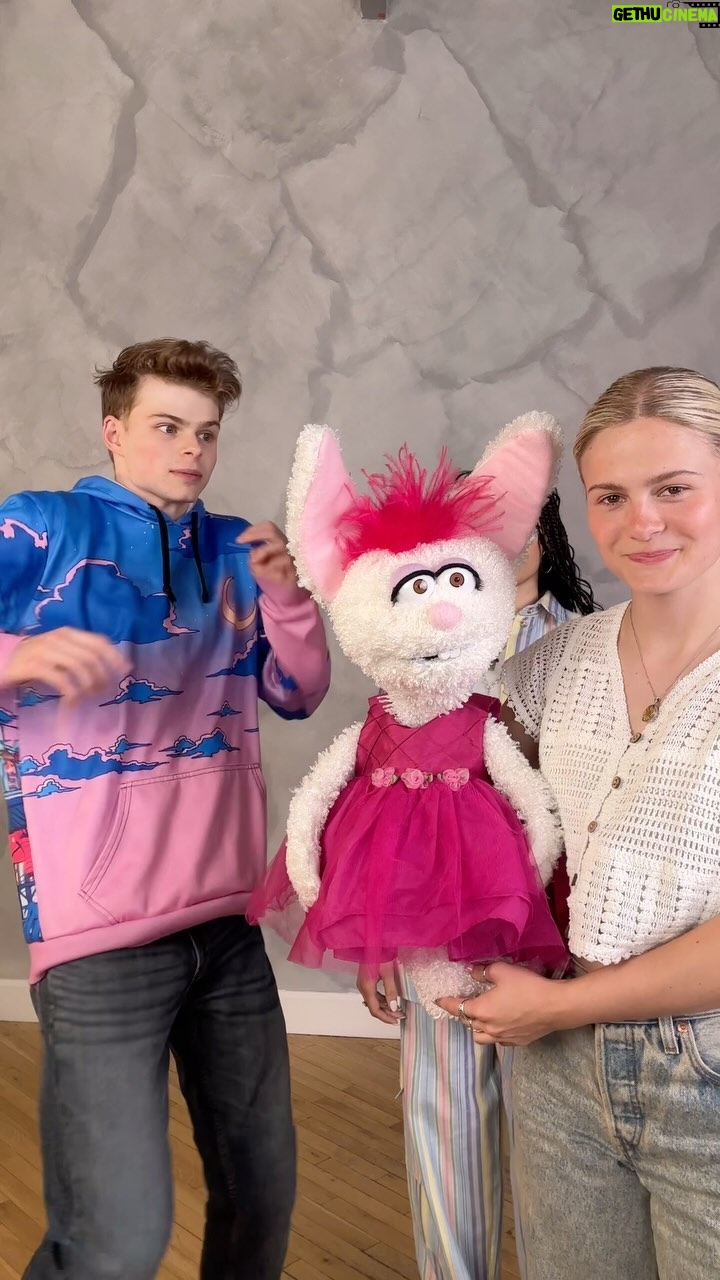 Darci Lynne Farmer Instagram - Busted 😬 @itsdarcilynne @gabriellenevaeh #agt #gottalent #goldenbuzzer