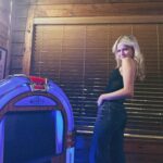 Darci Lynne Farmer Instagram – well hey there 19!!! 
What a day. 
MADE IT TO A MILLION FOLLOWERS, and on my birthday.  A million thanks to everyone for the sweet birthday wishes. Been smiling nonstop today. 
Cheers to another trip around the sun! 🤟🏼🤟🏼