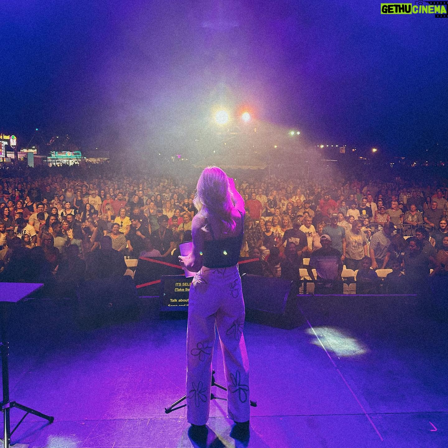 Darci Lynne Farmer Instagram - Washington, you were lovely. Thank you for being so good to me. 🩷🎆💜