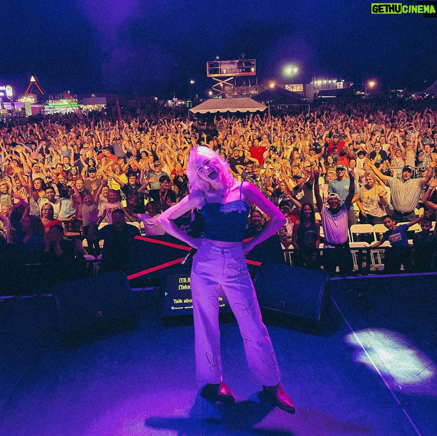 Darci Lynne Farmer Instagram - Washington, you were lovely. Thank you for being so good to me. 🩷🎆💜