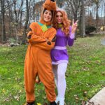 Daria Berenato Instagram – When @fit_tonicassano says stop on your way home from PT and get embarrassing Halloween costumes so we can surprise the kids 🤣#scoobydoo