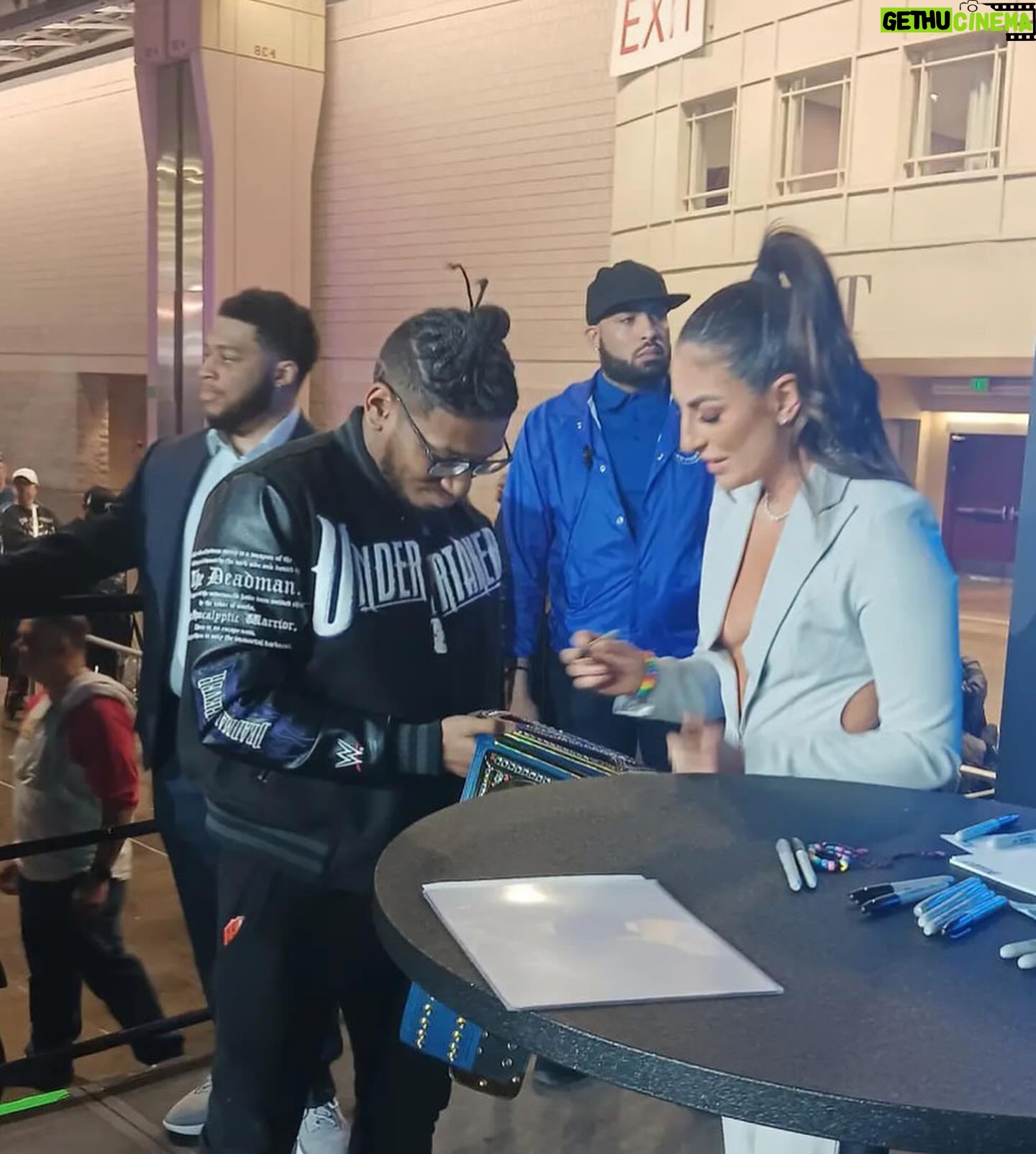Daria Berenato Instagram - What a weekend 🤯 if you didn’t already love professional wrestling this WrestleMania would have changed that! Side note I got to meet @vanessahudgens growing up a die hard high school musical fan this was iconic 🥺