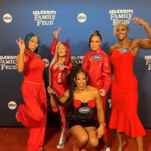 Daria Berenato Instagram - Squad goals Family Feud Edition. ❤️💋 #TeamBianca @biancabelairwwe @familyfeudabc @wwe