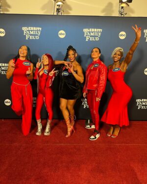 Daria Berenato Instagram - Squad goals Family Feud Edition. ❤️💋 #TeamBianca @biancabelairwwe @familyfeudabc @wwe