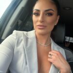 Daria Berenato Instagram - When your wife does your makeup 💁‍♀️