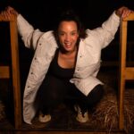 Dascha Polanco Instagram - Trying new things like making some s’mores, taking hay rides and keeping warm in this Quilted liner coat in both colors is a must. I am that girl that wants options…And I got both 😌. @caliafitness #ichoosewhatfits #CaliaPartner