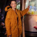 Dascha Polanco Instagram - Trying new things like making some s’mores, taking hay rides and keeping warm in this Quilted liner coat in both colors is a must. I am that girl that wants options…And I got both 😌. @caliafitness #ichoosewhatfits #CaliaPartner